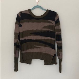 Day trip Camo Sweater